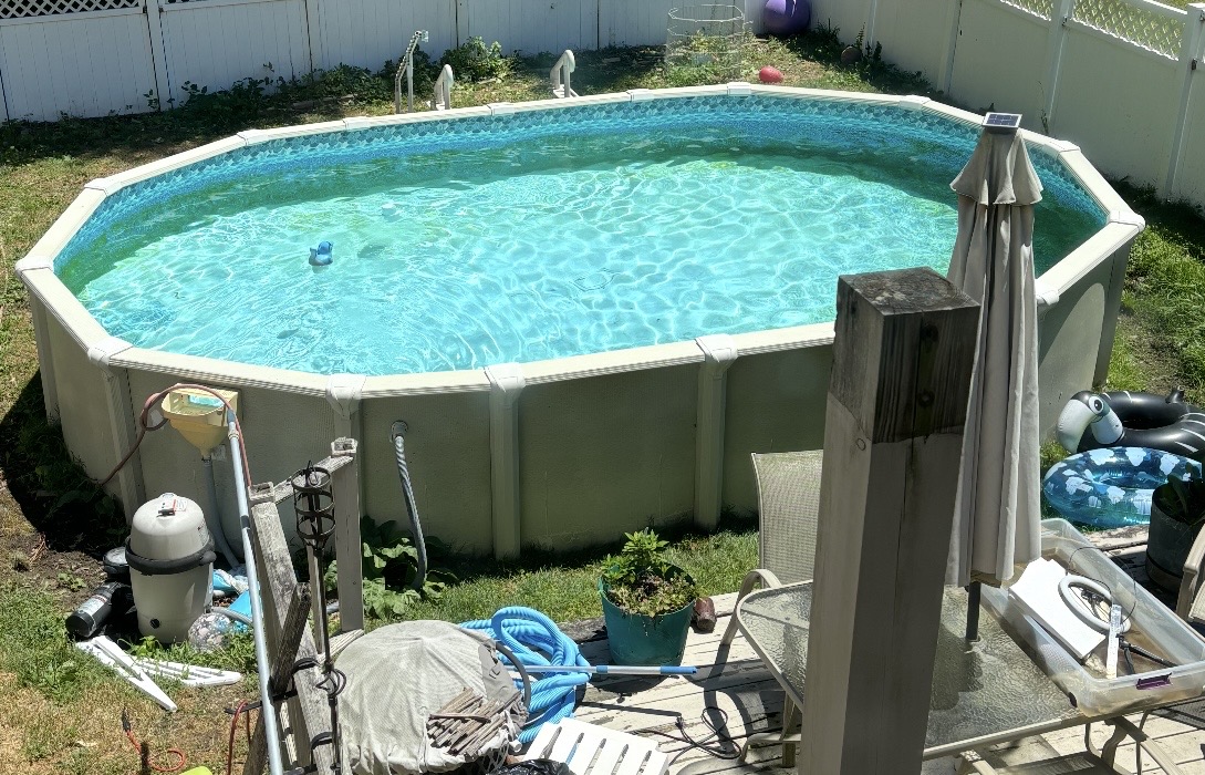 Old pool with no identifying labels/stickers - Pool Equipment